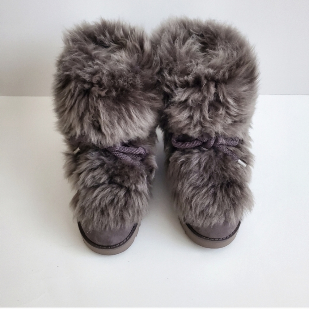 Sale! UGG  * Classic Posh Mini Fur Boots size 6 and 7 - Picture 7 of 9